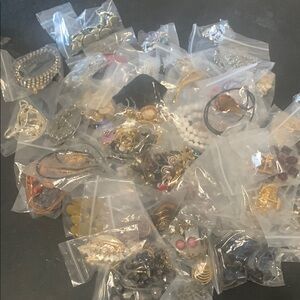 Vintage 2 Now pre bagged jewelry/accessories lot #PM-10